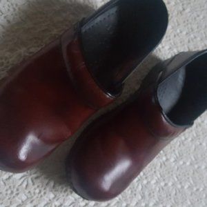 Dansko cordovan leather shoes, size 39.